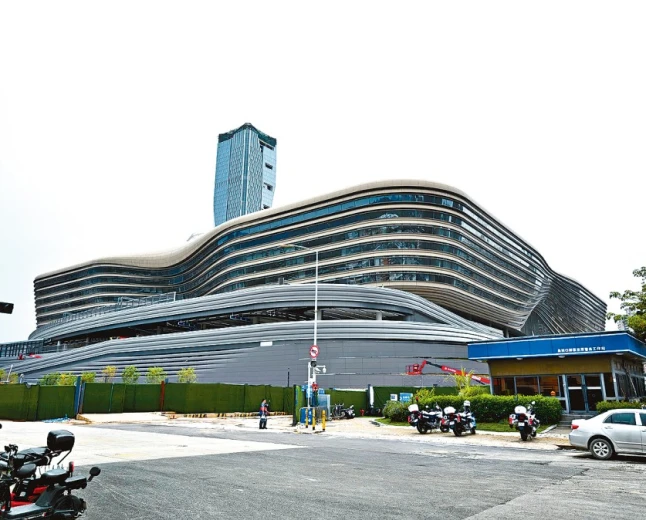 新皇崗口岸極速過關攻略：認住9層大樓佈局，5分鐘「刷臉」無縫轉乘深圳地鐵